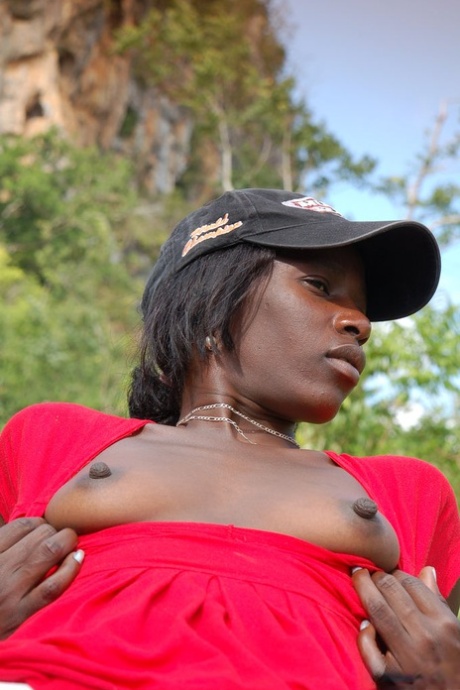 African Solo Busty nice gallery
