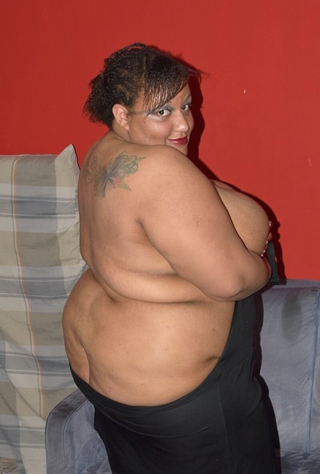Latina Big Tits Handjob nudes photo