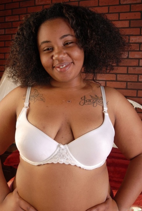 Brazzilian White Bitch nude archive