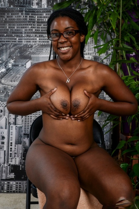 Brazzilian Ass Show sexy naked img