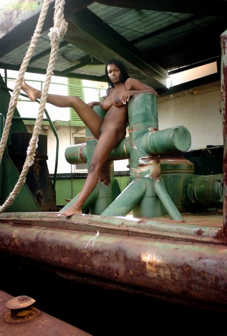 Brazzilian Numi sexy nude galleries