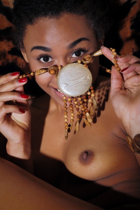 Brazzilian Roxy Anal art naked photo