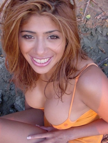 Latina Omar sexy pictures