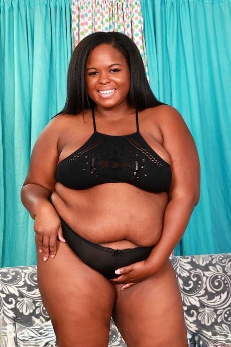 Ebony Model hot naked pic