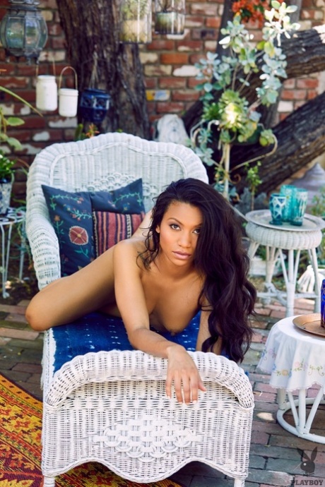 Latina Victoria Souza beautiful nude pic