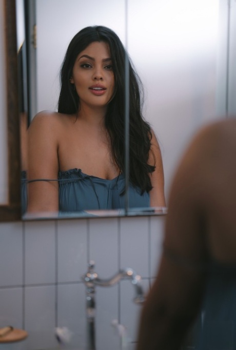 Latina Teen Train 18+ hot porn image
