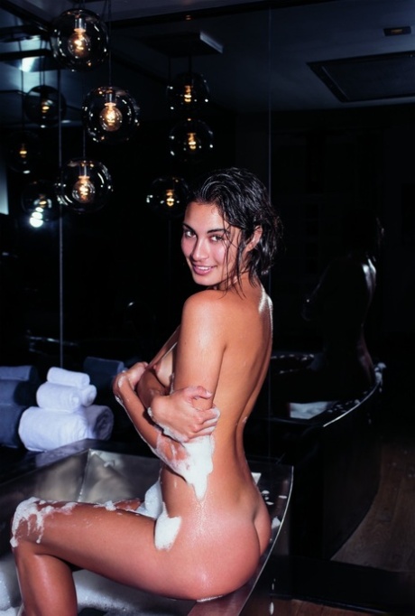 Latina Lap beautiful nude pic